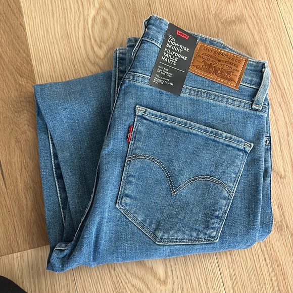 New with Tags Levi’s 721 High Rise Skinny size 26. - Picture 1 of 2
